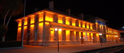 Tren garı dekoratif LED aydınlatma sistemi